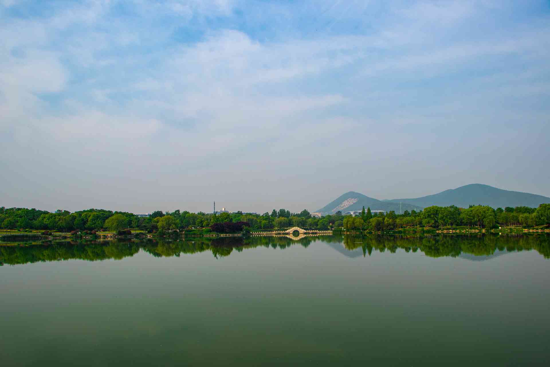 攝圖網(wǎng)_501608129_banner_徐州云龍湖山水建筑風(fēng)光（企業(yè)商用）.jpg
